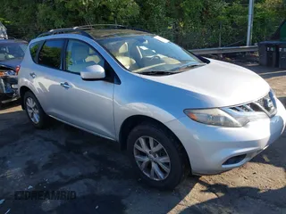 2013 Nissan Murano S z VIN JN8AZ1MW7DW309633, wystawiony jako IAAI lot #42200294 z przebiegiem 136 119 mil mil oraz . Historia ofert i sprzedaży dostępna na DreamBid. Obrazek 1.