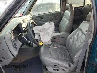 1995 Chevrolet Blazer z VIN 1GNDT13W2SK204831, wystawiony jako Copart lot #86301424 z przebiegiem 122 281 mil mil oraz Szkoda całkowita • Salvage title. Historia ofert i sprzedaży dostępna na DreamBid. Obrazek 7.