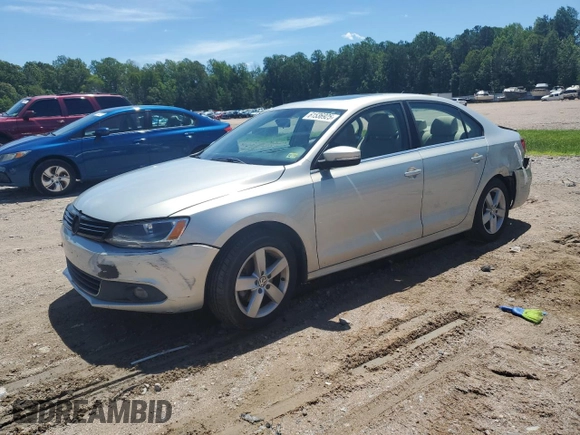 2012 Volkswagen Jetta TDI w/Premium & Nav z VIN 3VWLL7AJ7CM011404, wystawiony jako Copart lot #61536925 z przebiegiem 133 183 mil mil oraz Szkoda całkowita • Salvage title. Historia ofert i sprzedaży dostępna na DreamBid. Obrazek 1.