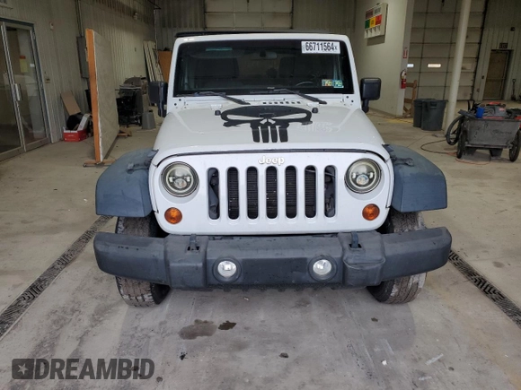 2013 Jeep Wrangler Unlimited Sport z VIN 1C4BJWDGXDL632315, wystawiony jako Copart lot #66711564 z przebiegiem 131 907 mil mil oraz Tytuł czysty. Historia ofert i sprzedaży dostępna na DreamBid. Obrazek 5.