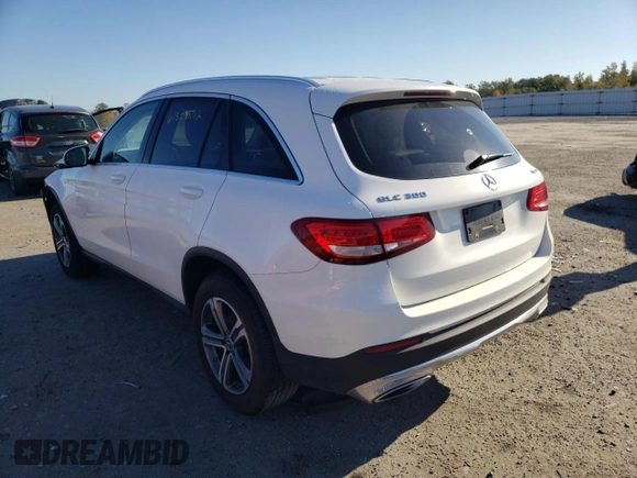 2019 Mercedes-Benz GLC with VIN WDC0G4KB0KV180047, listed as a Copart auction lot 61835712 with 67,235 mi miles. Bid and sale history available at carsss.com. Image 3.