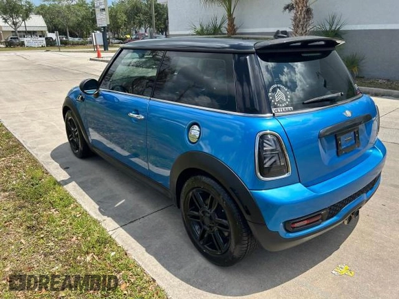 2012 MINI Hardtop S with VIN WMWSV3C57CTY27965, listed as a Copart auction lot 58686275 with 227,175 mi miles and Clean title. Bid and sale history available at DreamBid. Image 3.