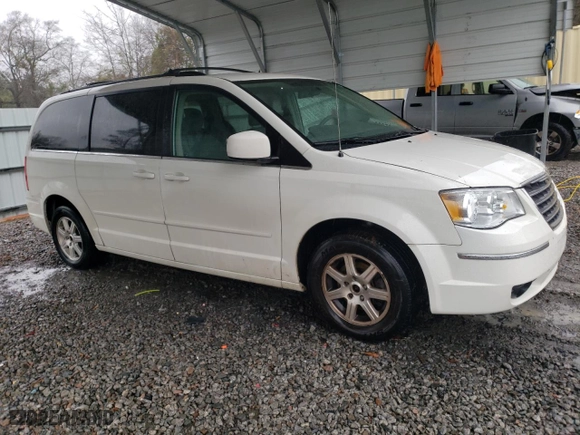 2008 Chrysler Town & Country Touring with VIN 2A8HR54P68R710057, listed as a Copart auction lot 47492085 with 141,839 mi miles and Salvage Title. Bid and sale history available at carsss.com. Image 4.