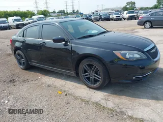 2014 Chrysler 200 Limited z VIN 1C3CCBCG7EN186773, wystawiony jako IAAI lot #42472463 z przebiegiem 131 327 mil mil oraz . Historia ofert i sprzedaży dostępna na DreamBid. Obrazek 1.