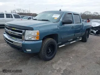 2010 Chevrolet Silverado 1500 LT with VIN 3GCRKSE38AG195486, listed as a IAAI auction lot 41589217 with 188,736 mi miles. Bid and sale history available at carsss.com. Image 2.