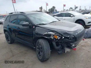 2019 Jeep Cherokee Trailhawk with VIN 1C4PJMBX6KD232515, listed as a IAAI auction lot 39495367 with 53,293 mi miles and . Bid and sale history available at DreamBid. Image 1.