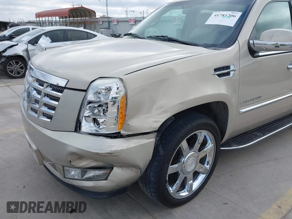2008 Cadillac Escalade with VIN 1GYEC63898R234382, listed as a IAAI auction lot 41781206 with 150,916 mi miles. Bid and sale history available at carsss.com. Image 6.