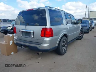 2005 Lincoln Navigator Luxury with VIN 5LMFU275X5LJ13111, listed as a IAAI auction lot 41498197 with Not Provided miles. Bid and sale history available at carsss.com. Image 4.