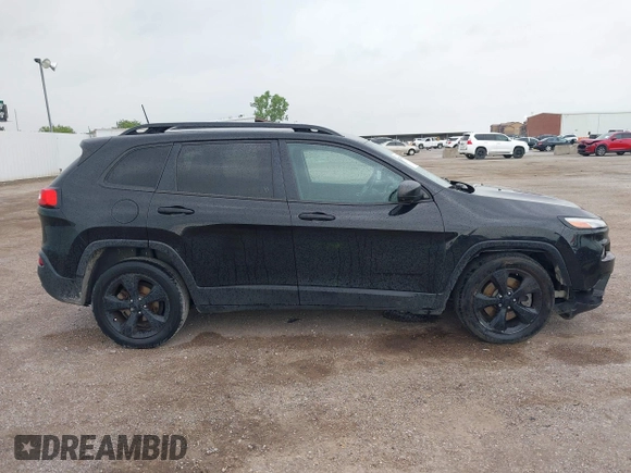 2017 Jeep Cherokee Sport z VIN 1C4PJLAB2HW641124, wystawiony jako IAAI lot #42155679 z przebiegiem 130 556 mil mil oraz . Historia ofert i sprzedaży dostępna na DreamBid. Obrazek 13.