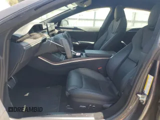 2022 Tesla Model S z VIN 5YJSA1E53NF462884, wystawiony jako Copart lot #62701915 z przebiegiem Nie podano mil oraz Szkoda całkowita • Salvage title. Historia ofert i sprzedaży dostępna na DreamBid. Obrazek 7.