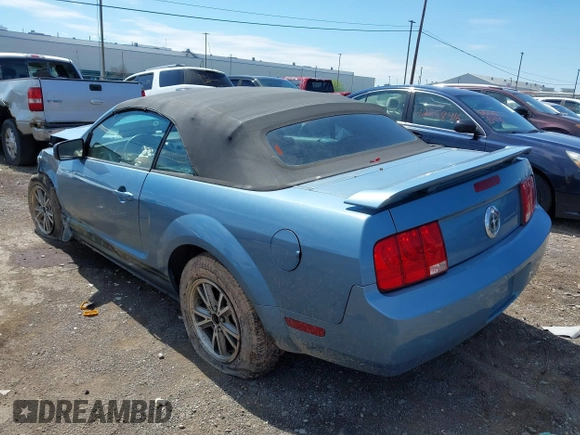 2005 Ford Mustang Deluxe z VIN 1ZVHT84N355249074, wystawiony jako IAAI lot #42298759 z przebiegiem 115 215 mil mil oraz . Historia ofert i sprzedaży dostępna na DreamBid. Obrazek 3.
