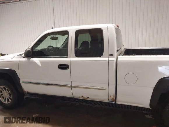 2004 GMC Sierra 1500 SLT with VIN 1GTEK19T34E320179, listed as a IAAI auction lot 41601727 with 303,523 mi miles. Bid and sale history available at carsss.com. Image 15.