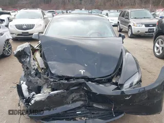 2024 Tesla Model 3 z VIN 5YJ3E1EA8RF755840, wystawiony jako IAAI lot #41677744 z przebiegiem 9 695 mil mil oraz . Historia ofert i sprzedaży dostępna na DreamBid. Obrazek 11.