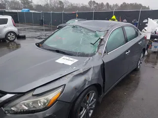 2018 Nissan Altima 2.5 SL with VIN 1N4AL3AP7JC261043, listed as a IAAI auction lot 41508905 with 186,507 mi miles. Bid and sale history available at carsss.com. Image 6.