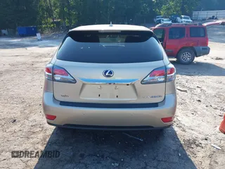 2013 Lexus RX 450h z VIN JTJZB1BA1D2006779, wystawiony jako IAAI lot #42564276 z przebiegiem 54 303 mil mil oraz . Historia ofert i sprzedaży dostępna na DreamBid. Obrazek 16.