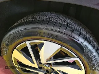 2024 Volkswagen Atlas SE z VIN 1V2HR2CA9RC558223, wystawiony jako IAAI lot #42734557 z przebiegiem 22 426 mil mil oraz . Historia ofert i sprzedaży dostępna na DreamBid. Obrazek 24.