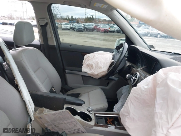 2014 Mercedes-Benz GLK-Class GLK 250 BlueTEC with VIN WDCGG0EBXEG270303, listed as a IAAI auction lot 41748806 with 154,302 mi miles. Bid and sale history available at carsss.com. Image 5.
