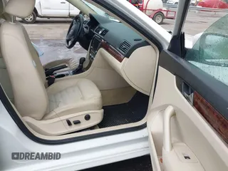2013 Volkswagen Passat SEL Premium с VIN 1VWCN7A36DC046109, выставлен на аукционе IAAI как лот 42147929 с пробегом 129 591 миль миль и . История ставок и продаж доступна на DreamBid. Изображение 5.