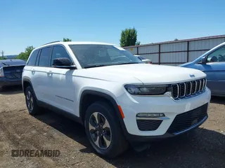 2024 Jeep Grand Cherokee with VIN 1C4RJYB6XRC135521, listed as a IAAI auction lot 42853749 with 27,428 mi miles and . Bid and sale history available at DreamBid. Image 1.