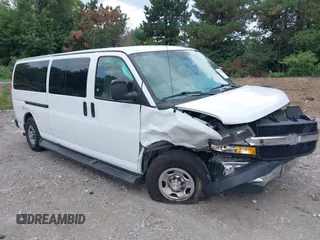 2020 Chevrolet Express Passenger LT z VIN 1GAZGPFG0L1170592, wystawiony jako IAAI lot #39919731 z przebiegiem 124 012 mil mil oraz . Historia ofert i sprzedaży dostępna na DreamBid. Obrazek 1.