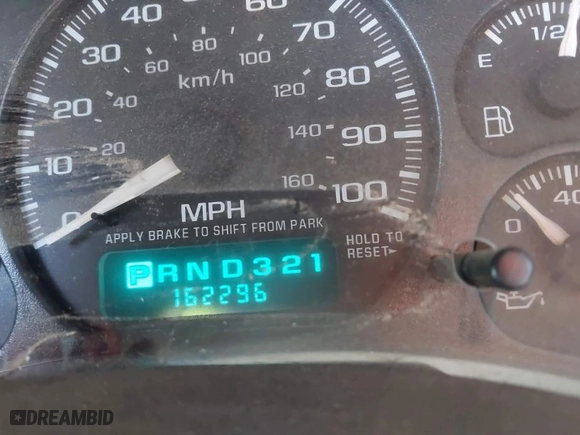 2002 GMC Sierra 1500 SLE with VIN 2GTEC19V221181711, listed as a IAAI auction lot 41571536 with 162,296 mi miles. Bid and sale history available at carsss.com. Image 7.