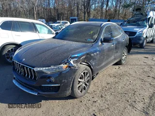 2021 Maserati Levante GranLusso with VIN ZN661XUL8MX357510, listed as a IAAI auction lot 41237857 with 33,375 mi miles. Bid and sale history available at carsss.com. Image 2.
