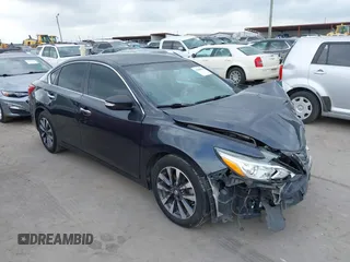 2017 Nissan Altima SV z VIN 1N4AL3AP5HC111300, wystawiony jako IAAI lot #41884846 z przebiegiem 96 717 mil mil oraz . Historia ofert i sprzedaży dostępna na DreamBid. Obrazek 1.