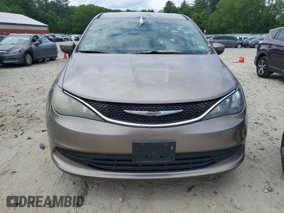 2017 Chrysler Pacifica Touring with VIN 2C4RC1DG6HR572039, listed as a Copart auction lot 58568105 with 190,405 mi miles and Salvage title. Bid and sale history available at DreamBid. Image 5.
