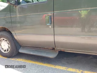 2002 Ford Econoline Passenger XL с VIN 1FMRE11L62HB47155, выставлен на аукционе IAAI как лот 42399282 с пробегом 181 749 миль миль и . История ставок и продаж доступна на DreamBid. Изображение 15.