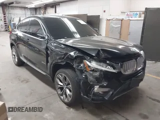 2015 BMW X4 xDrive28i z VIN 5UXXW3C59F0M87082, wystawiony jako IAAI lot #41839047 z przebiegiem 142 081 mil mil oraz . Historia ofert i sprzedaży dostępna na DreamBid. Obrazek 1.