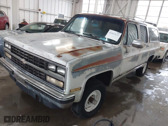 1989 Chevrolet Suburban z VIN 1GNEV16K2KF127586, wystawiony jako IAAI lot #41867659 z przebiegiem 71 373 mil mil oraz . Historia ofert i sprzedaży dostępna na DreamBid. Obrazek 2.