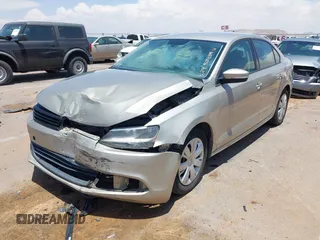 2014 Volkswagen Jetta SE with VIN 3VWD17AJ2EM314622, listed as a IAAI auction lot 42358394 with 105,654 mi miles and . Bid and sale history available at DreamBid. Image 2.