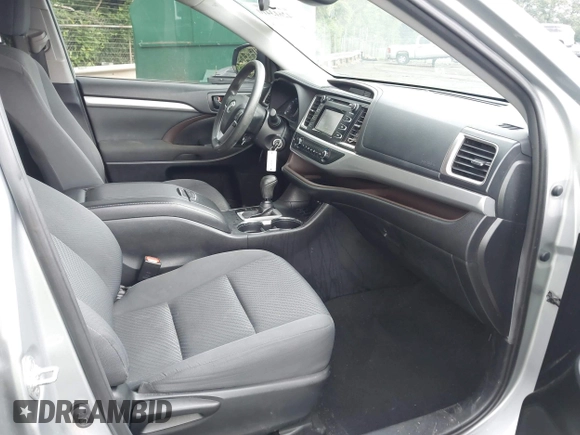 2019 Toyota Highlander LE with VIN 5TDZZRFH6KS367645, listed as a IAAI auction lot 42613410 with 77,266 mi miles and . Bid and sale history available at DreamBid. Image 5.
