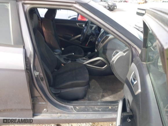 2015 Hyundai Veloster RE:FLEX with VIN KMHTC6AD1FU232984, listed as a IAAI auction lot 41570593 with 180,435 mi miles. Bid and sale history available at carsss.com. Image 5.