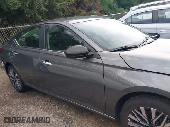 2025 Nissan Altima SV z VIN 1N4BL4DV3SN372568, wystawiony jako IAAI lot #42429216 z przebiegiem 7 865 mil mil oraz . Historia ofert i sprzedaży dostępna na DreamBid. Obrazek 13.