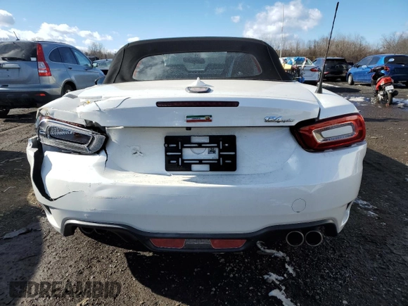 2019 FIAT 124 Spider Urbana Edition z VIN JC1NFAEK8K0142228, wystawiony jako Copart lot #42313995 z przebiegiem 13 935 mil mil oraz Szkoda całkowita • Salvage title. Historia ofert i sprzedaży dostępna na DreamBid. Obrazek 6.