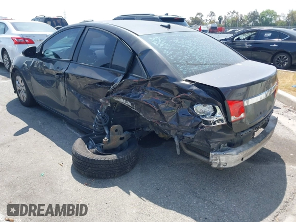 2014 Chevrolet Cruze LS z VIN 1G1PA5SG1E7405326, wystawiony jako IAAI lot #42095319 z przebiegiem Nie podano mil oraz . Historia ofert i sprzedaży dostępna na DreamBid. Obrazek 3.