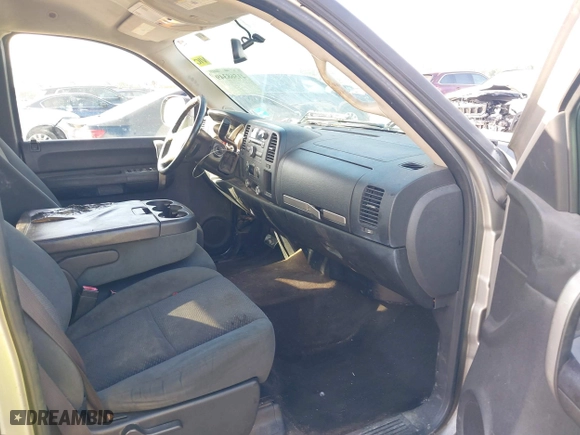 2008 Chevrolet Silverado 1500 LT w/1LT with VIN 2GCEC19JX81124243, listed as a IAAI auction lot 41568349 with 210,792 mi miles. Bid and sale history available at carsss.com. Image 5.