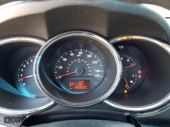 2013 Kia Sorento LX z VIN 5XYKT3A6XDG408459, wystawiony jako Copart lot #52556785 z przebiegiem 195 680 mil mil oraz Szkoda całkowita • Salvage title. Historia ofert i sprzedaży dostępna na DreamBid. Obrazek 9.