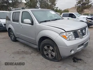 2006 Nissan Pathfinder SE z VIN 5N1AR18U76C646520, wystawiony jako IAAI lot #42077515 z przebiegiem 187 635 mil mil oraz . Historia ofert i sprzedaży dostępna na DreamBid. Obrazek 1.
