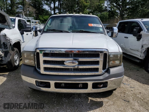 2006 Ford F-350 XL z VIN 1FDWW36P36ED25201, wystawiony jako Copart lot #65108995 z przebiegiem 226 872 mil mil oraz Czysty tytuł • Clean title. Historia ofert i sprzedaży dostępna na DreamBid. Obrazek 5.