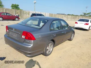 2005 Honda Civic EX z VIN 2HGES26745H501767, wystawiony jako IAAI lot #42424381 z przebiegiem 231 639 mil mil oraz . Historia ofert i sprzedaży dostępna na DreamBid. Obrazek 4.
