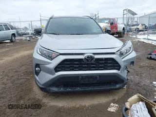 2019 Toyota RAV4 XLE with VIN 2T3W1RFV0KW007088, listed as a IAAI auction lot 41642339 with 60,567 mi miles. Bid and sale history available at carsss.com. Image 13.