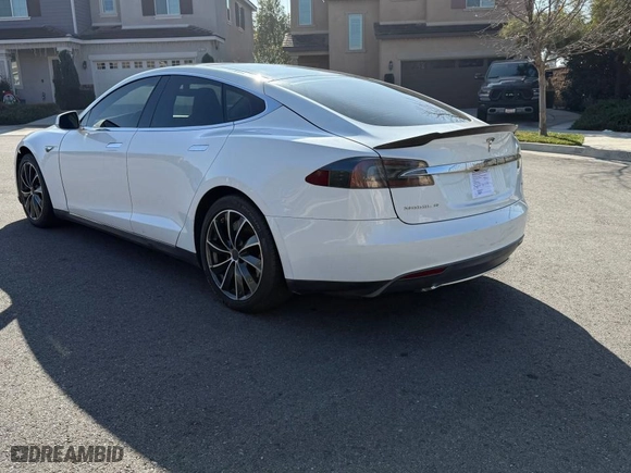 2013 Tesla Model S with VIN 5YJSA1CG8DFP12090, listed as a Copart auction lot 87286844 with 94,810 mi miles and Clean Title. Bid and sale history available at carsss.com. Image 3.