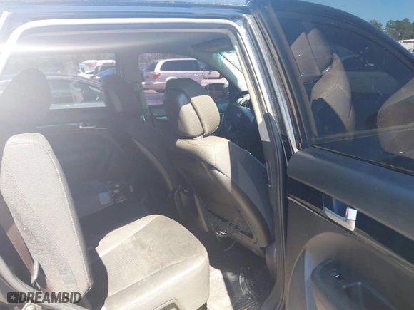 2014 Kia Sorento LX with VIN 5XYKT3A64EG501785, listed as a IAAI auction lot 41843372 with NaN miles. Bid and sale history available at carsss.com. Image 8.