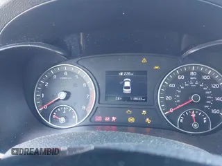 2020 Kia Optima LX z VIN 5XXGT4L30LG382312, wystawiony jako IAAI lot #41272843 z przebiegiem 118 633 mil mil oraz . Historia ofert i sprzedaży dostępna na DreamBid. Obrazek 7.