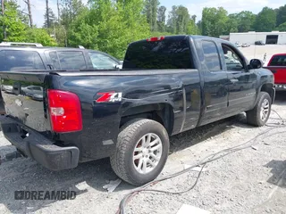 2009 Chevrolet Silverado 1500 LT with VIN 1GCEK29069Z184609, listed as a IAAI auction lot 42139639 with 223,536 mi miles and . Bid and sale history available at DreamBid. Image 4.