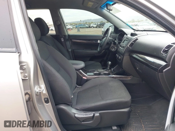 2014 Kia Sorento LX with VIN 5XYKTDA78EG462214, listed as a IAAI auction lot 41922799 with 147,872 mi miles. Bid and sale history available at carsss.com. Image 5.