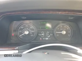 2006 Lincoln Town Car Signature z VIN 1LNHM81W36Y622915, wystawiony jako Copart lot #56097935 z przebiegiem 151 366 mil mil oraz Czysty tytuł • Clean title. Historia ofert i sprzedaży dostępna na DreamBid. Obrazek 9.