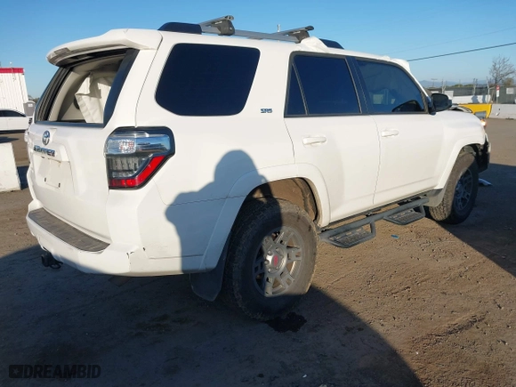 2020 Toyota 4Runner SR5 with VIN JTEBU5JR6L5775347, listed as a IAAI auction lot 41290016 with 59,610 mi miles. Bid and sale history available at carsss.com. Image 4.